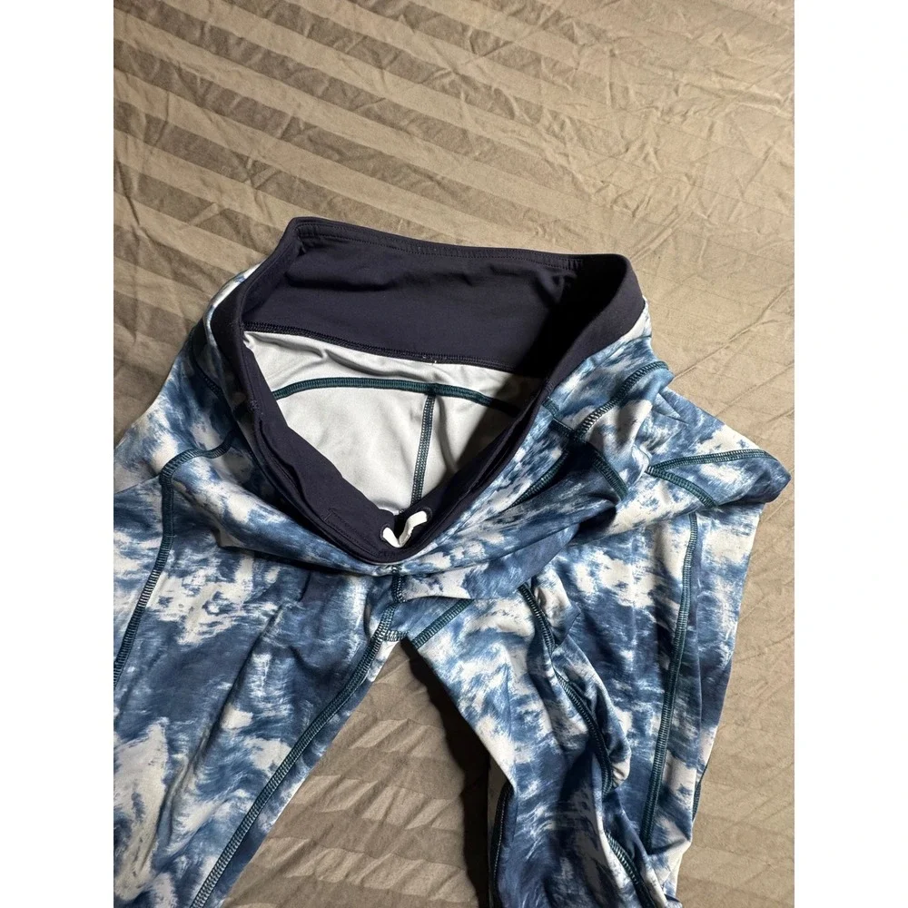Lululemon Tight Stuff‎ Tight II Blue White Marble Scalloped Leggings Size 6